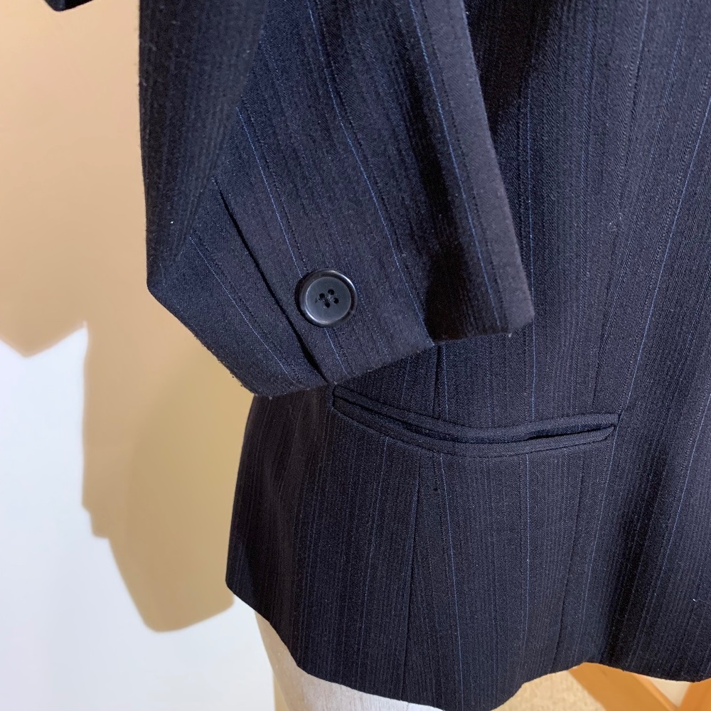 💥EUC💥Beautiful & Classic Navy Blue Pinstripe Blazer AND Trousers - Size 6 - Picture 6 of 16